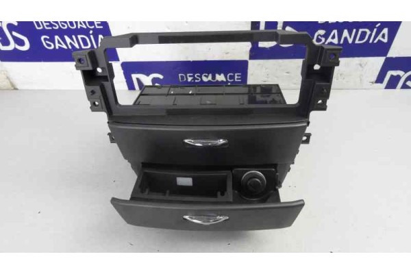 Cenicero, Kia Sorento (Bl) 2.5 CRDi Concept 2006, 84570-3E00