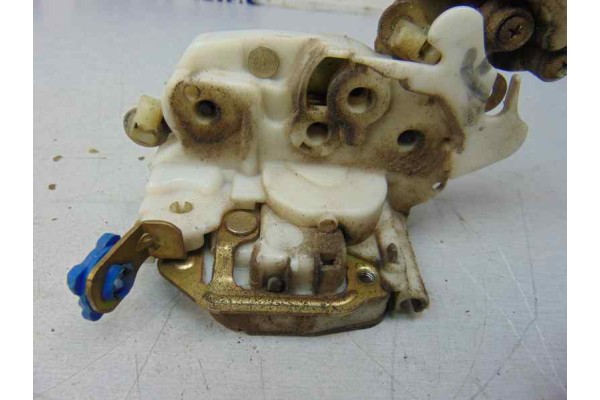Cerradura puerta delantera derecha, Nissan Serena (C23M) 2.3 SLX Diesel 2000, 8055261