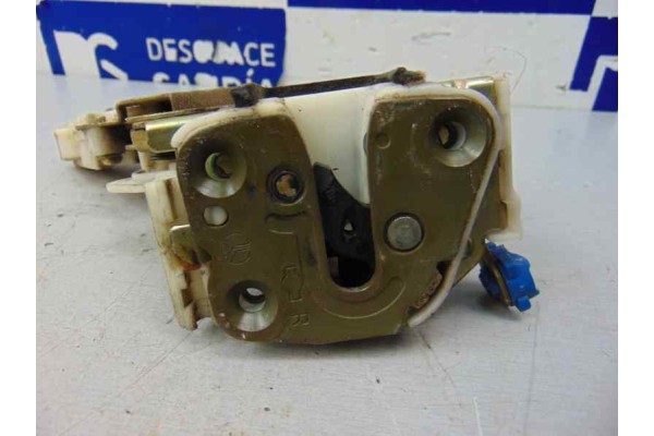 Cerradura puerta delantera derecha, Nissan Serena (C23M) 2.3 SLX Diesel 2000, 8055261