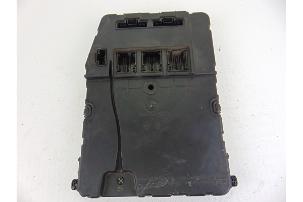 Caja reles / fusibles, Renault Megane Ii Classic Berlina Confort Authentique 2005, 8200309690