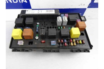 Caja reles / fusibles, Opel Astra H Berlina Essentia 2005, 13181658