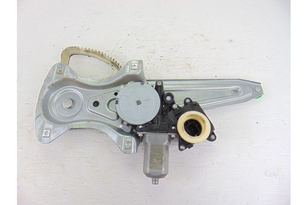 Elevalunas trasero izquierdo, Toyota Avensis Cross Sport (T27) Advance 2011, 85701-02010