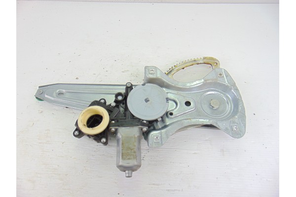 Elevalunas trasero derecho, Toyota Avensis Cross Sport (T27) Advance 2011, 85702-02020
