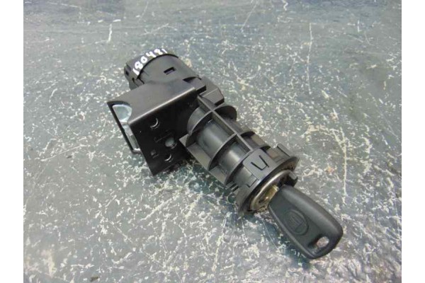 Antirrobo / llave contacto, Fiat I Doblò Cargo 1.3 JTD SX Furgón 2009