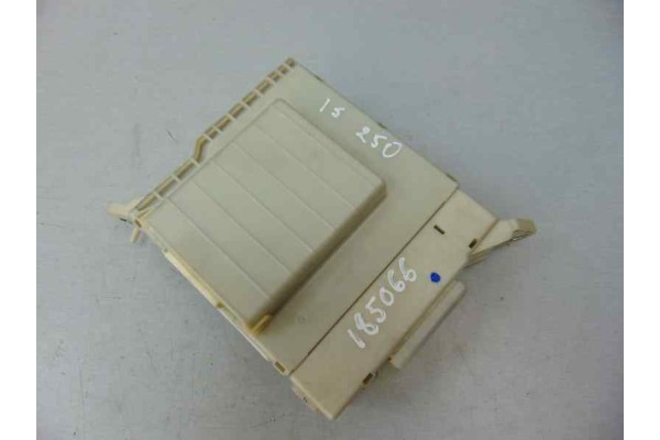 Caja reles / fusibles, Lexus Is (DS2/IS2) 250 V6 2007, 82730-53022