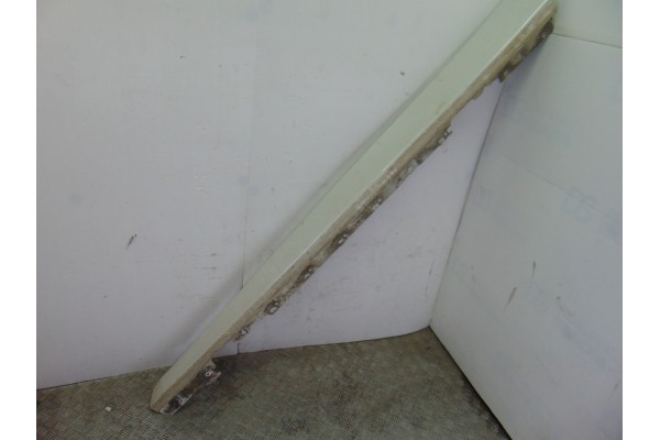 Faldon lateral