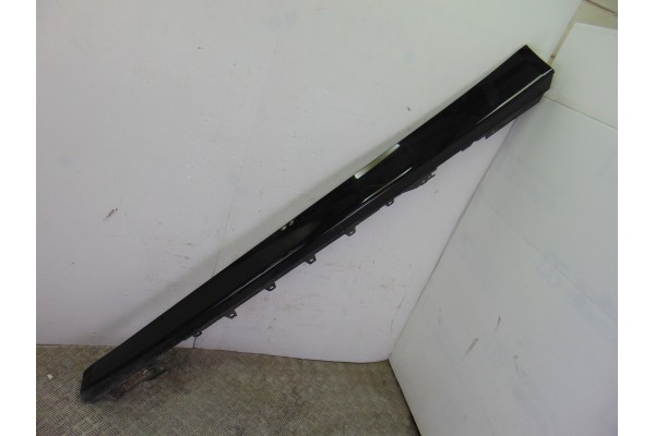 Faldon lateral