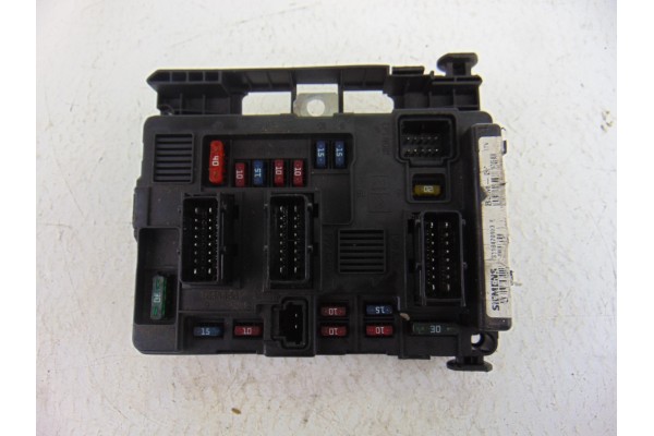 Caja reles / fusibles, Citroen C5 Berlina 2.0 HDi SX 2002, 9643493880