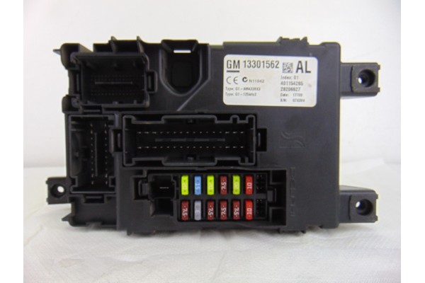 Caja reles / fusibles, Opel Corsa D Cosmo 2009, 13301562
