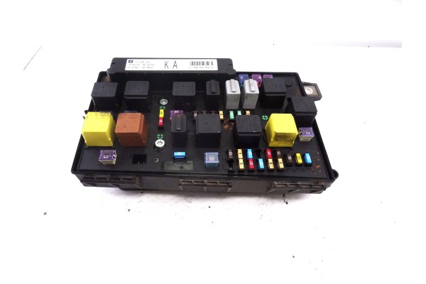 Caja reles / fusibles, Opel Astra H Berlina Cosmo 2007, 13250232