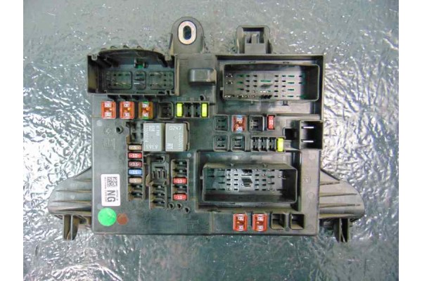 Caja reles / fusibles, Opel Insignia Sports Tourer Sport 2009, 13277323