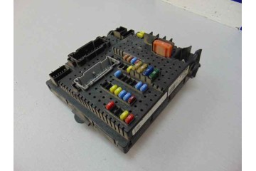 Caja reles / fusibles, Volvo XC90 D5 Executive (7 asientos) (136kW) 2006, 30728512