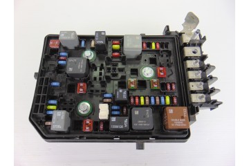 Caja reles / fusibles, Opel Astra K Berlina 5P Dynamic Start/Stop 2016, 39019189