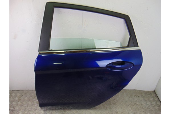 Puerta trasera izquierda, Ford Fiesta (Cnn) Trend 2014