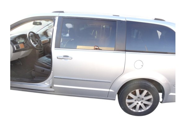 Puerta trasera izquierda, Chrysler Grand Voyager (Rt) Limited 2017