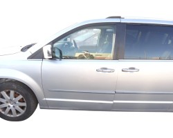 Puerta delantera izquierda, Chrysler Grand Voyager (Rt) Limited 2017
