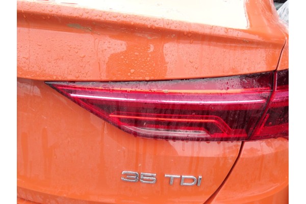 Piloto trasero derecho interior, Audi Q3 (F3B) 35 TDI S line 2022
