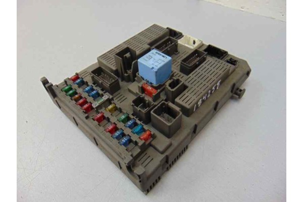 Caja reles / fusibles, Citroen C5 Berlina 2.0 HDi SX 2002, 9648235680