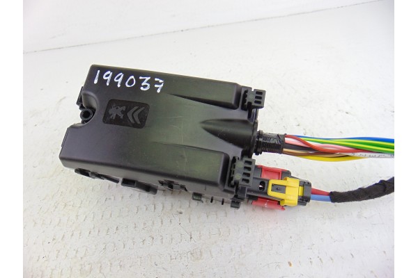 Caja reles / fusibles, Peugeot 5008 Active 2017, 9806192580