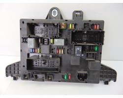 Caja reles / fusibles, Opel Astra J Sports Tourer Sport 2011, 13302301