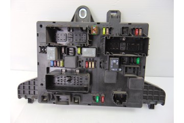 Caja reles / fusibles, Opel Astra J Sports Tourer Sport 2011, 13302301
