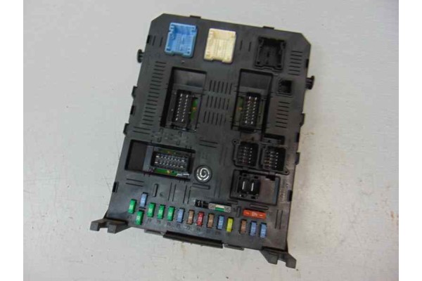 Caja reles / fusibles, Citroen C4 Berlina Collection 2006, 9661940480