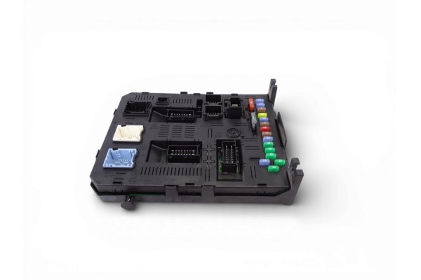 Caja reles / fusibles, Citroen C4 Berlina VTR Plus 2006, 9661940480