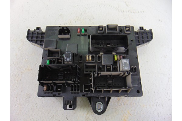 Caja reles / fusibles, Opel Astra J Berlina 5P Enjoy 2010, 13302300