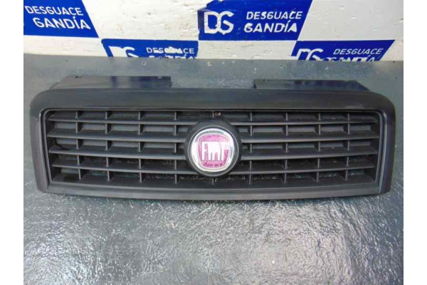 Rejilla delantera, Fiat I Doblò Cargo 1.3 JTD SX Furgón 2009, 735395576