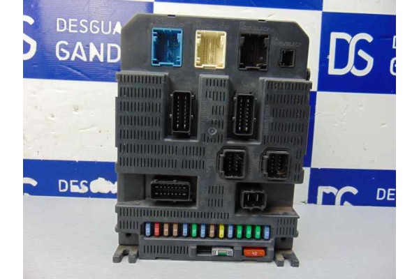 Caja reles / fusibles, Peugeot 308 Confort, 9663798180
