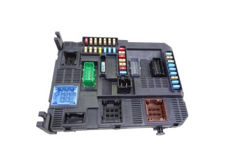 Caja reles / fusibles, Peugeot 208 Style 2016, 9807531680