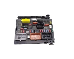 Caja reles / fusibles, Peugeot 308 Confort 2008, 9664706280