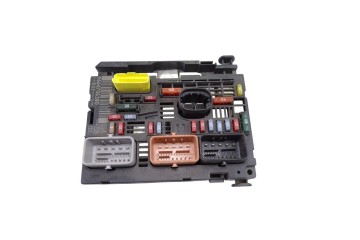 Caja reles / fusibles, Peugeot 308 Confort 2008, 9664706280