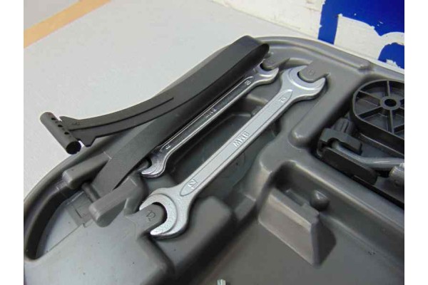7506960 HERRAMIENTAS BMW SERIE 7 (E65/E66)
