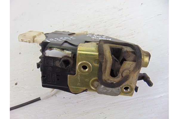 Cerradura puerta delantera derecha, Peugeot 407 ST Sport 2004, 9660698180