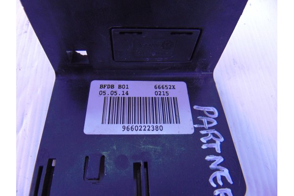 Caja reles / fusibles, Peugeot Partner Furgón Confort L1 2014, 9660222380