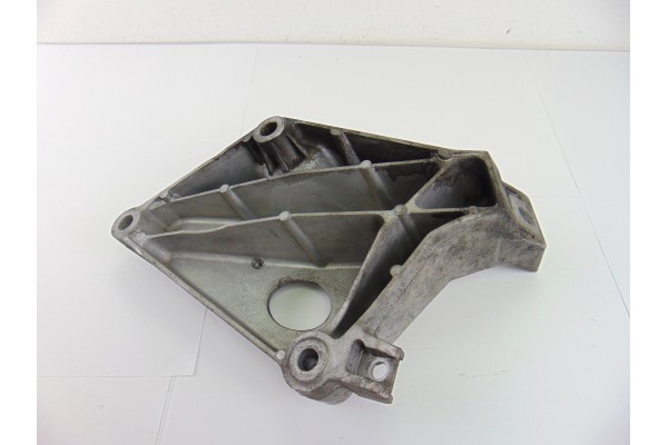 Soporte motor izquierdo, 6775041