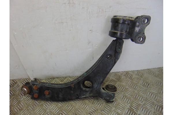 Brazo suspension inferior delantero izquierdo, Ford Focus Berlina (Cap) Trend 2005