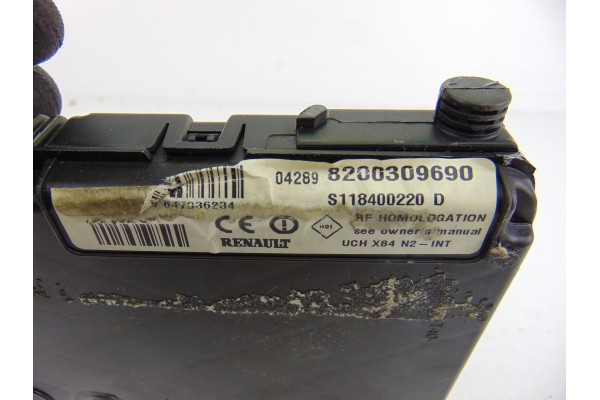 Caja reles / fusibles, Renault Megane Ii Classic Berlina Confort Authentique 2005, 8200309690