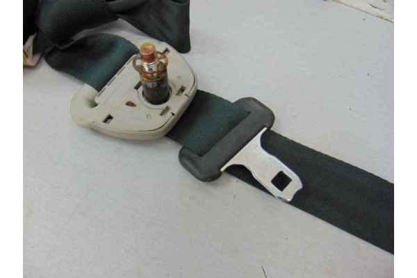 Cinturon seguridad trasero izquierdo, Toyota Corolla Verso (R1) 2.0 D-4D Sol 2004, 3 FILA