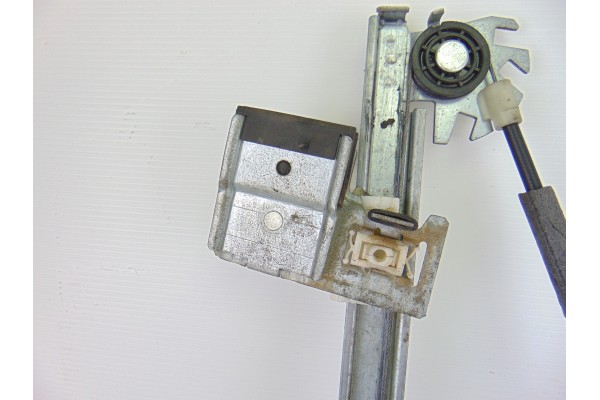 Elevalunas delantero derecho, Ford Focus Berlina (Cak) Ambiente 2004
