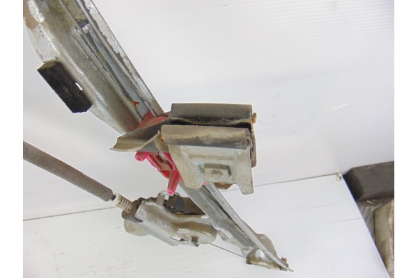 Elevalunas delantero derecho, Ford Focus Berlina (Cak) Ambiente 1999