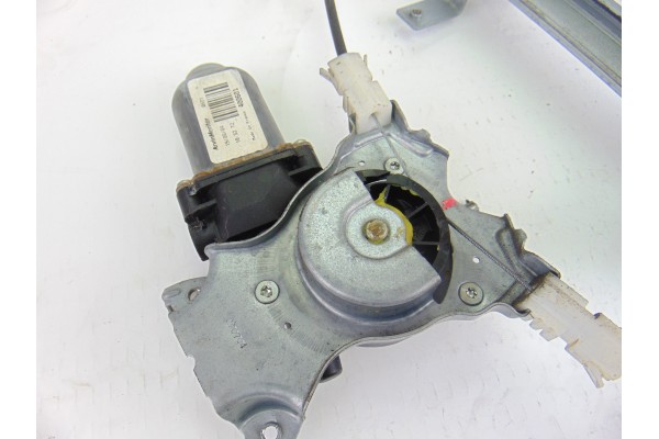 Elevalunas trasero izquierdo, Nissan Almera Tino (V10M) Acenta 2004