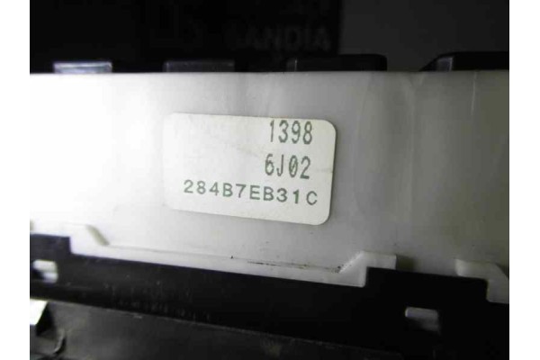 Caja reles / fusibles, Nissan Navara Pickup (D40M) Doble Cab SE 4X4 2007, 284B7EB31C