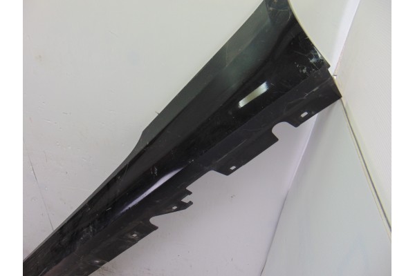 Faldon lateral