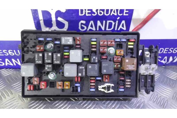 Caja reles / fusibles, Opel Insignia Berlina Cosmo 2011, 13255300