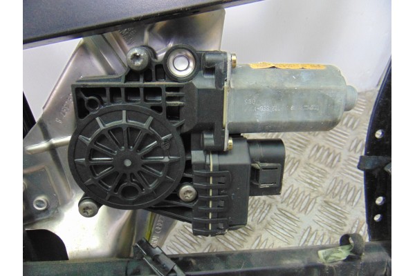 Elevalunas trasero izquierdo, Audi A6 Berlina (4B2) 2.8 Quattro 2000, 4B0839397B