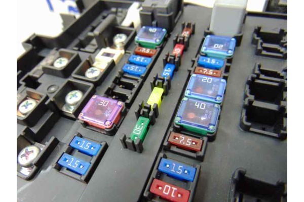 14SMG-E03 CAJA RELES / FUSIBLES HONDA CIVIC 5 PUERTAS (FK) 1.8 Comfort 2011 14SMG-E03 185846 HONDA - 4