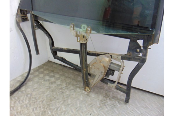 Elevalunas trasero derecho, Audi A6 Avant (4B5) 3.0 2002