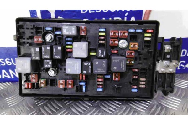 Caja reles / fusibles, Opel Insignia Berlina Edition 2010, 13275881